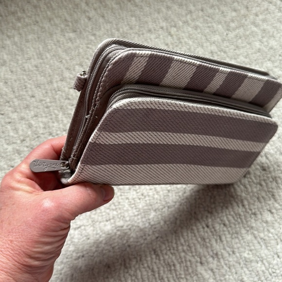 Thirty one wallet clutch/wristlet. NEW in bag - Picture 2 of 7